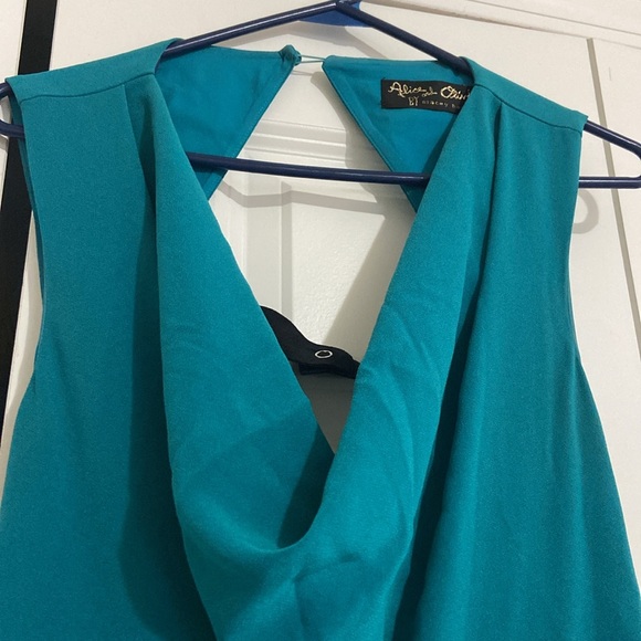 A very modern and high end luxury gown from  Alice and Olivia clothing line! - Picture 2 of 5